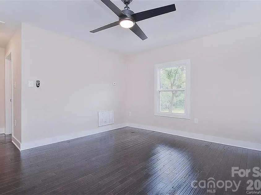3100 Avalon Avenue, Charlotte, NC 28208.  MLS# CAR4391598, YatesRealty ID 35272. LIVING AREA 2