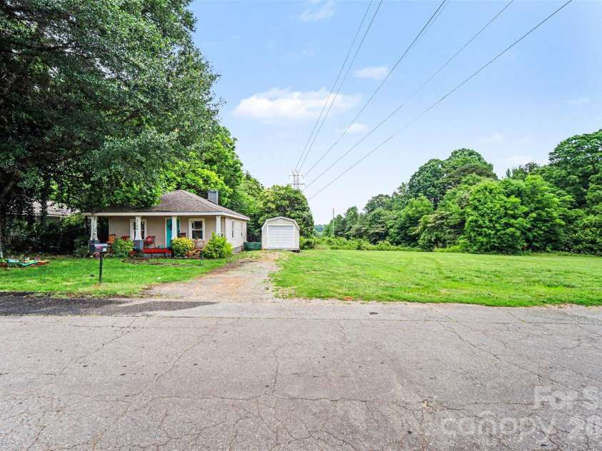 3100 Avalon Avenue, Charlotte, NC 28208.  MLS# CAR4391598, YatesRealty ID 35272. MAIN STREET