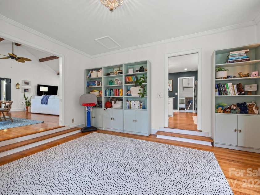 2116 Lynbridge Drive, Charlotte, NC 28270.  MLS# CAR4295610, YatesRealty ID 35273. 