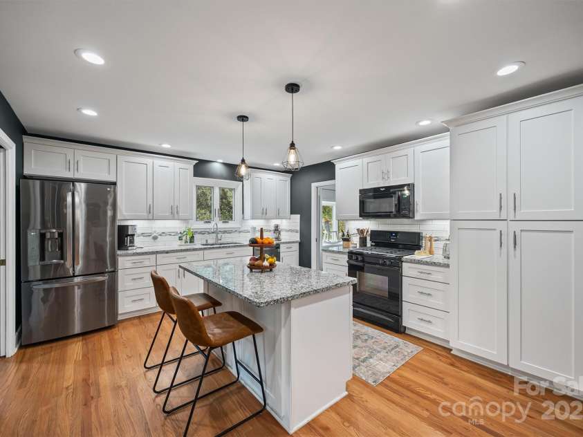 2116 Lynbridge Drive, Charlotte, NC 28270.  MLS# CAR4295610, YatesRealty ID 35273. 
