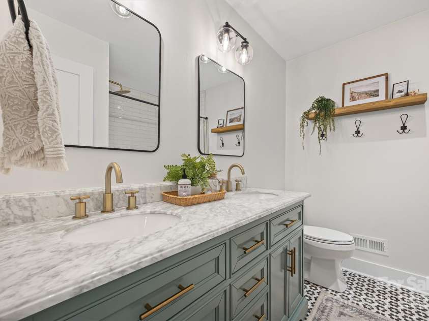 2116 Lynbridge Drive, Charlotte, NC 28270.  MLS# CAR4295610, YatesRealty ID 35273. 
