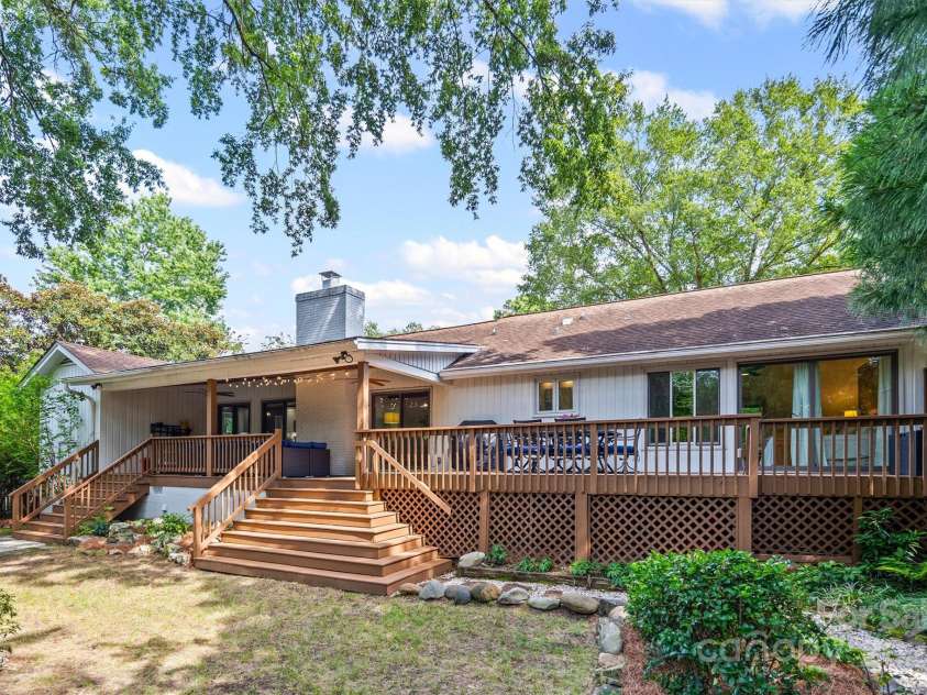 2116 Lynbridge Drive, Charlotte, NC 28270.  MLS# CAR4295610, YatesRealty ID 35273. 