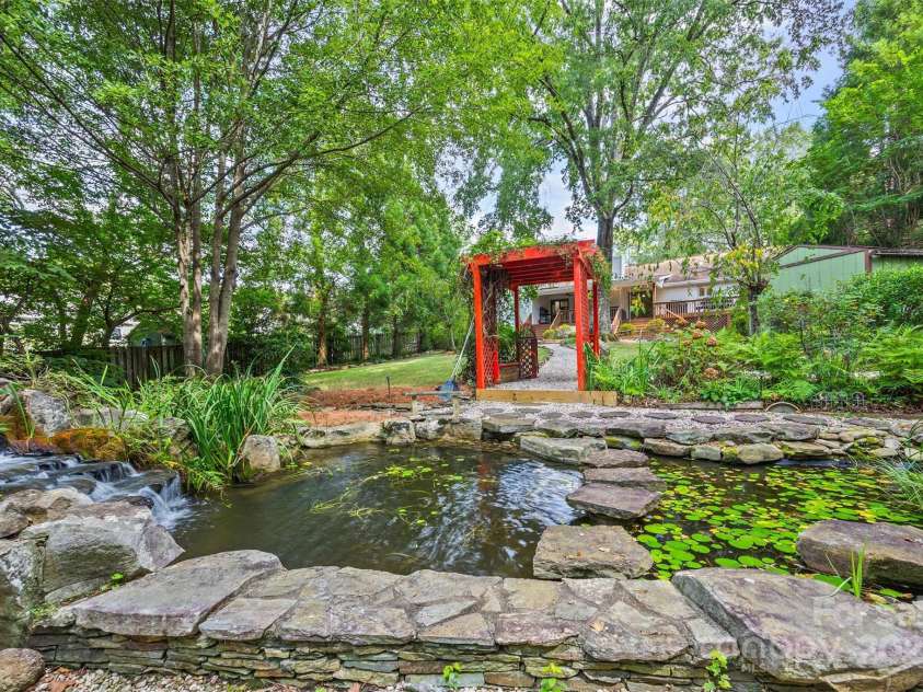 2116 Lynbridge Drive, Charlotte, NC 28270.  MLS# CAR4295610, YatesRealty ID 35273. 