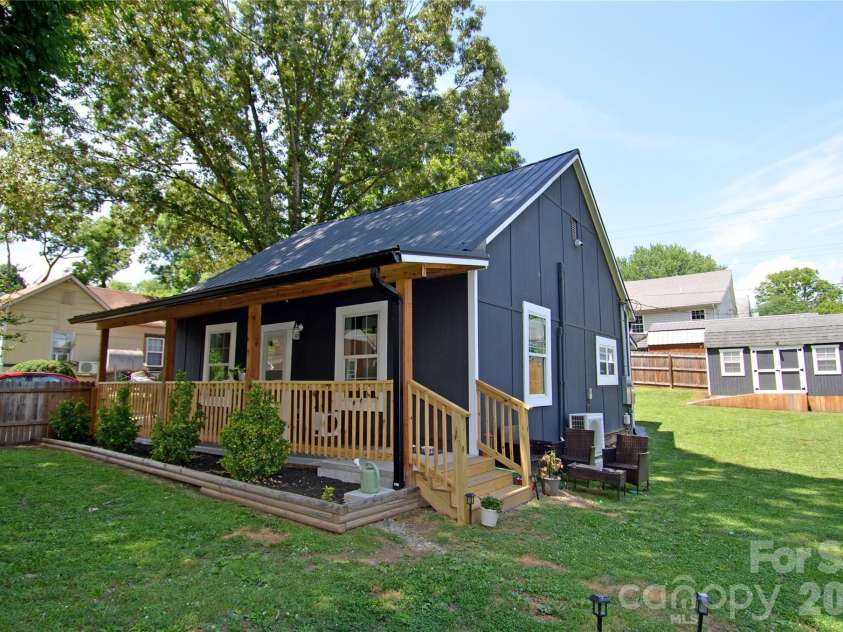 120 7th Street, Marion, NC 28752.  MLS# CAR4392013, YatesRealty ID 35274. 