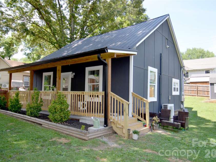 120 7th Street, Marion, NC 28752.  MLS# CAR4392013, YatesRealty ID 35274. 
