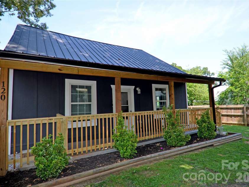 120 7th Street, Marion, NC 28752.  MLS# CAR4392013, YatesRealty ID 35274. 