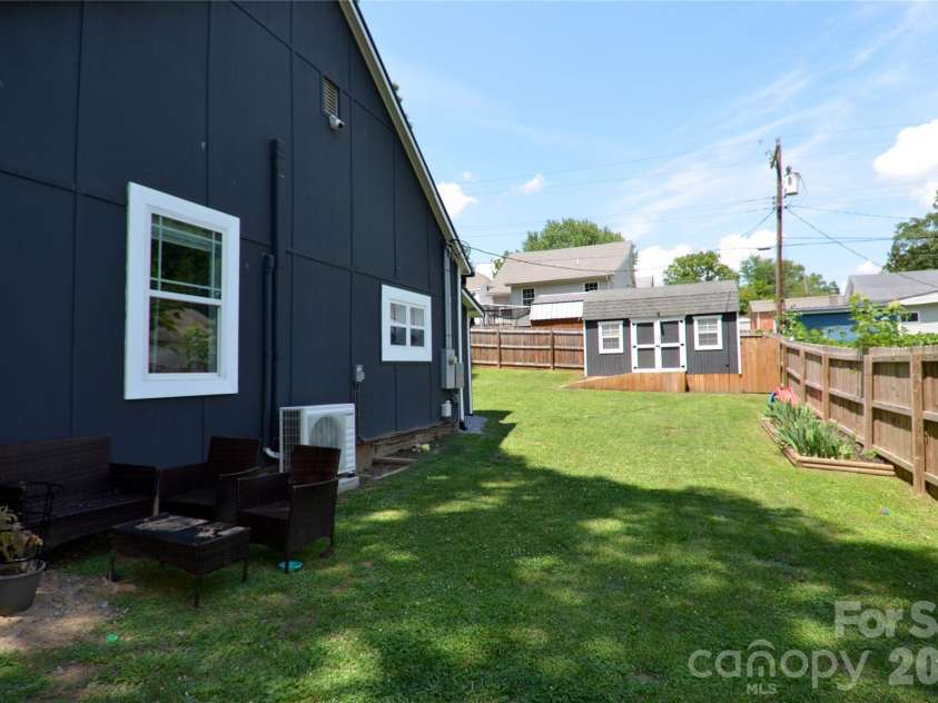 120 7th Street, Marion, NC 28752.  MLS# CAR4392013, YatesRealty ID 35274. 