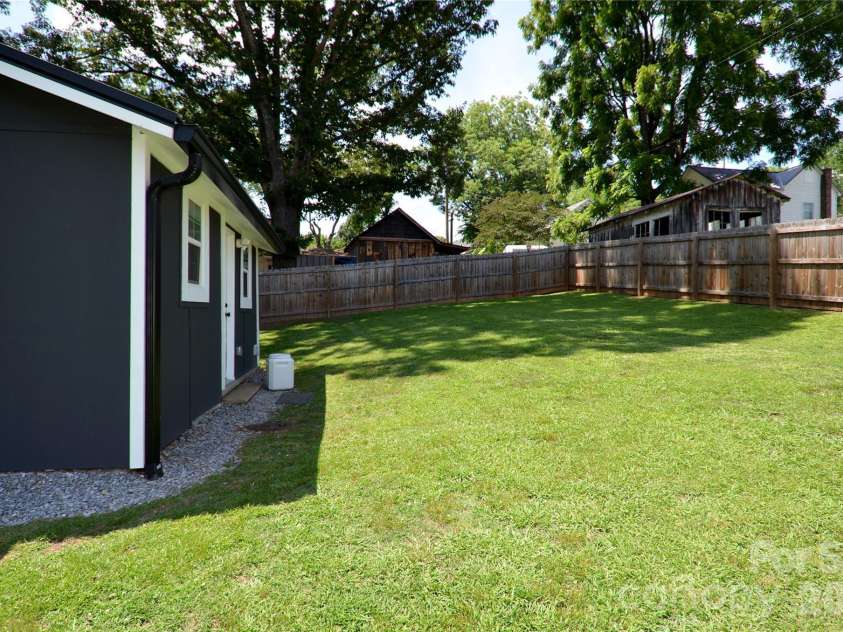 120 7th Street, Marion, NC 28752.  MLS# CAR4392013, YatesRealty ID 35274. 