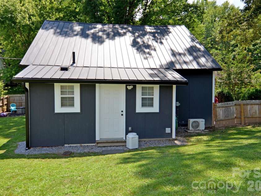 120 7th Street, Marion, NC 28752.  MLS# CAR4392013, YatesRealty ID 35274. 