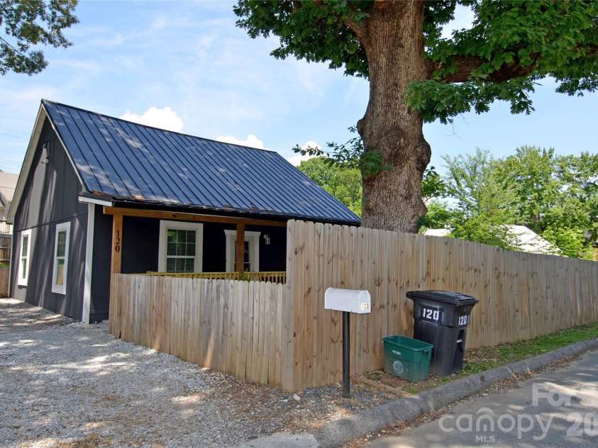 120 7th Street, Marion, NC 28752.  MLS# CAR4392013, YatesRealty ID 35274. 
