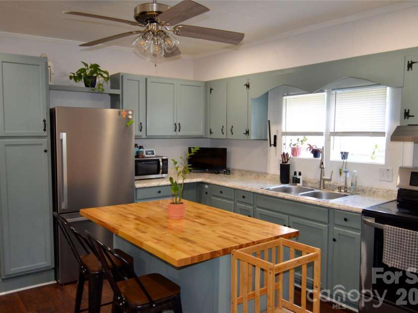 120 7th Street, Marion, NC 28752.  MLS# CAR4392013, YatesRealty ID 35274. 