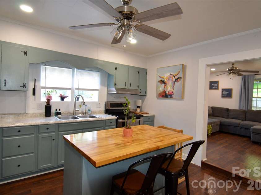120 7th Street, Marion, NC 28752.  MLS# CAR4392013, YatesRealty ID 35274. 