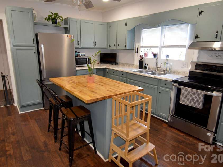 120 7th Street, Marion, NC 28752.  MLS# CAR4392013, YatesRealty ID 35274. 