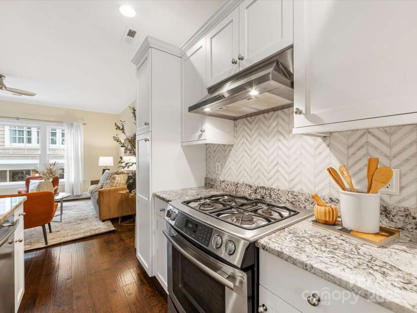2032 Euclid Avenue, Charlotte, NC 28203.  MLS# CAR4290792, YatesRealty ID 35274. 
