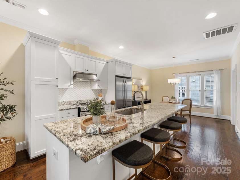 2032 Euclid Avenue, Charlotte, NC 28203.  MLS# CAR4290792, YatesRealty ID 35274. 