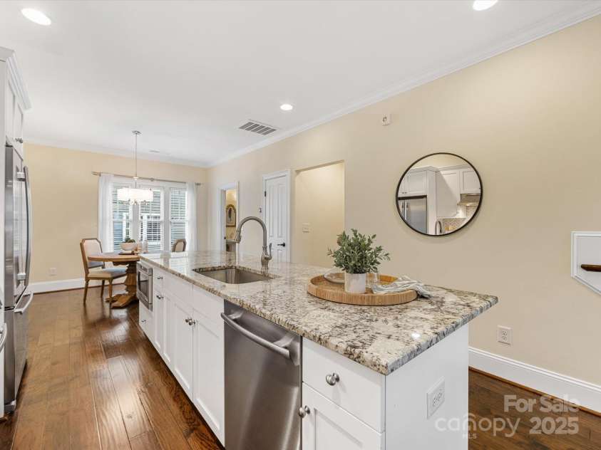 2032 Euclid Avenue, Charlotte, NC 28203.  MLS# CAR4290792, YatesRealty ID 35274. 