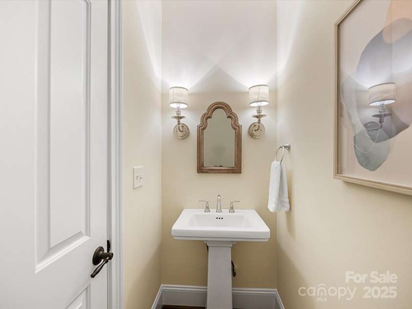 2032 Euclid Avenue, Charlotte, NC 28203.  MLS# CAR4290792, YatesRealty ID 35274. 