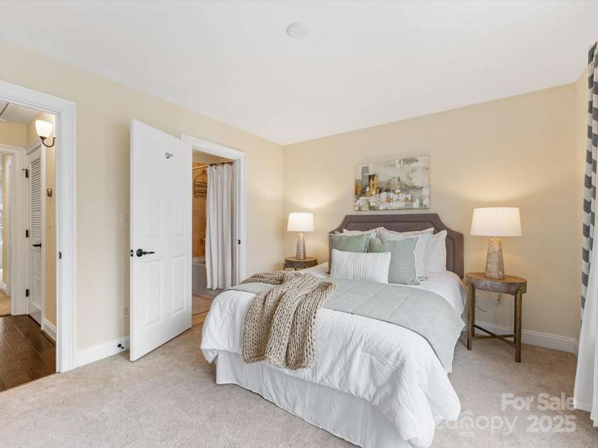 2032 Euclid Avenue, Charlotte, NC 28203.  MLS# CAR4290792, YatesRealty ID 35274. 