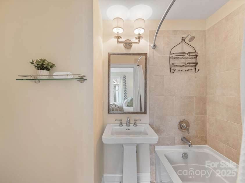 2032 Euclid Avenue, Charlotte, NC 28203.  MLS# CAR4290792, YatesRealty ID 35274. 