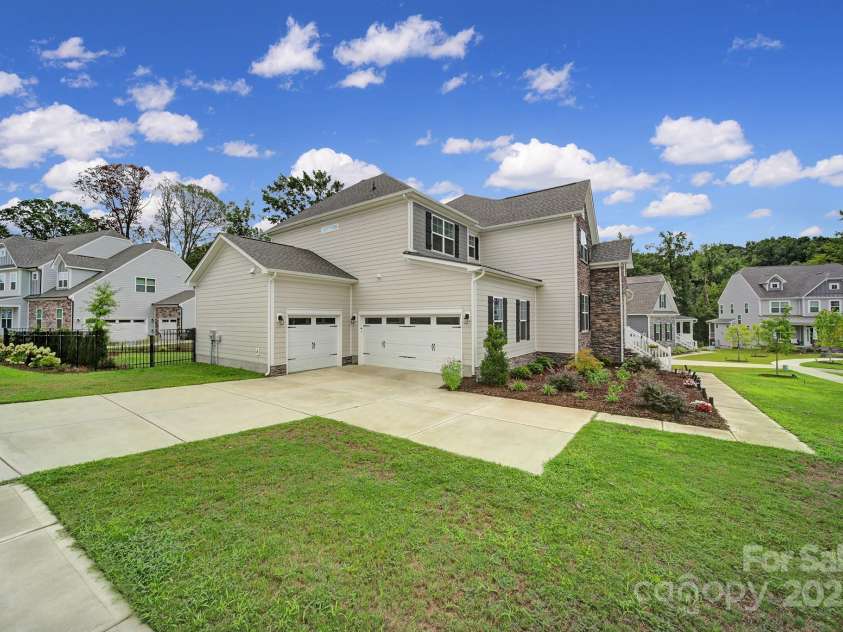 17350 Monocacy Boulevard, Huntersville, NC 28078.  MLS# CAR4289190, YatesRealty ID 35277. 