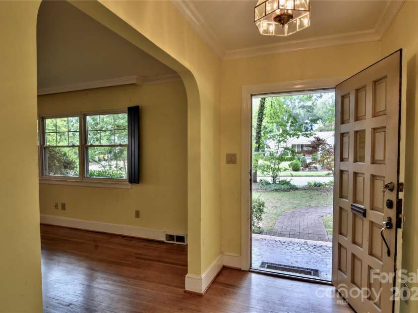 1960 Maryland Avenue, Charlotte, NC 28209.  MLS# CAR4282355, YatesRealty ID 35278. 