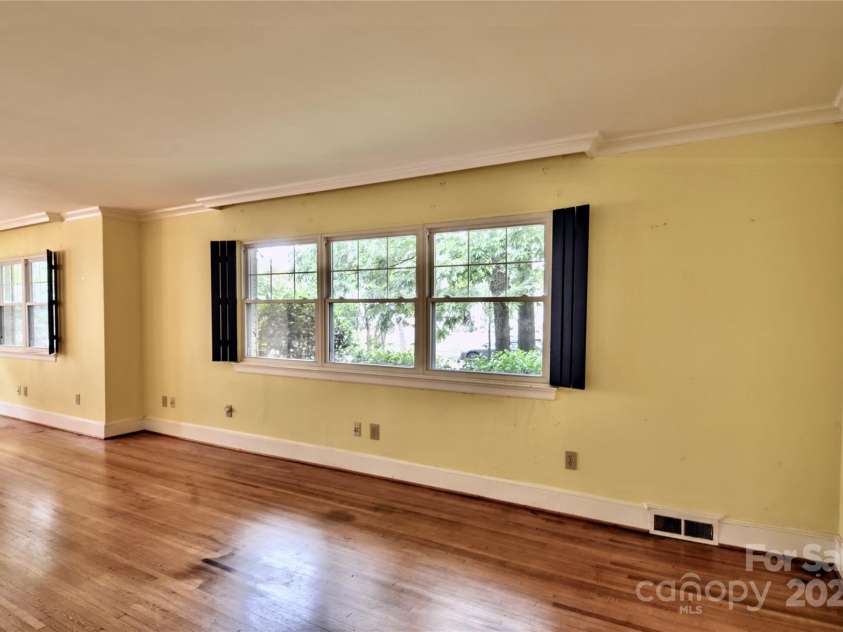 1960 Maryland Avenue, Charlotte, NC 28209.  MLS# CAR4282355, YatesRealty ID 35278. 