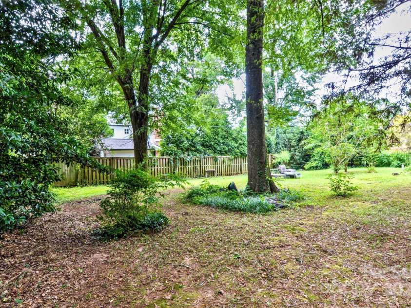 1960 Maryland Avenue, Charlotte, NC 28209.  MLS# CAR4282355, YatesRealty ID 35278. Backyard1960 Maryland AveCharlotte NCMyers Park