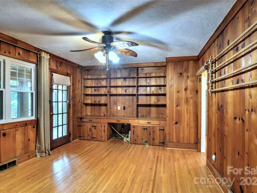 1960 Maryland Avenue, Charlotte, NC 28209.  MLS# CAR4282355, YatesRealty ID 35278. Built ins1960 Maryland AveCharlotte NC