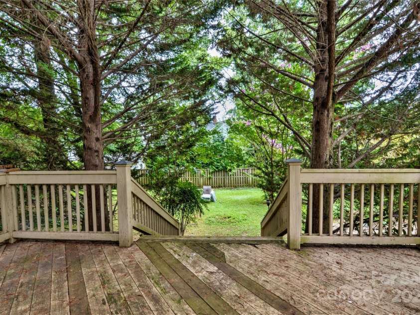1960 Maryland Avenue, Charlotte, NC 28209.  MLS# CAR4282355, YatesRealty ID 35278. Deck 1960 Maryland AveCharlotte NC