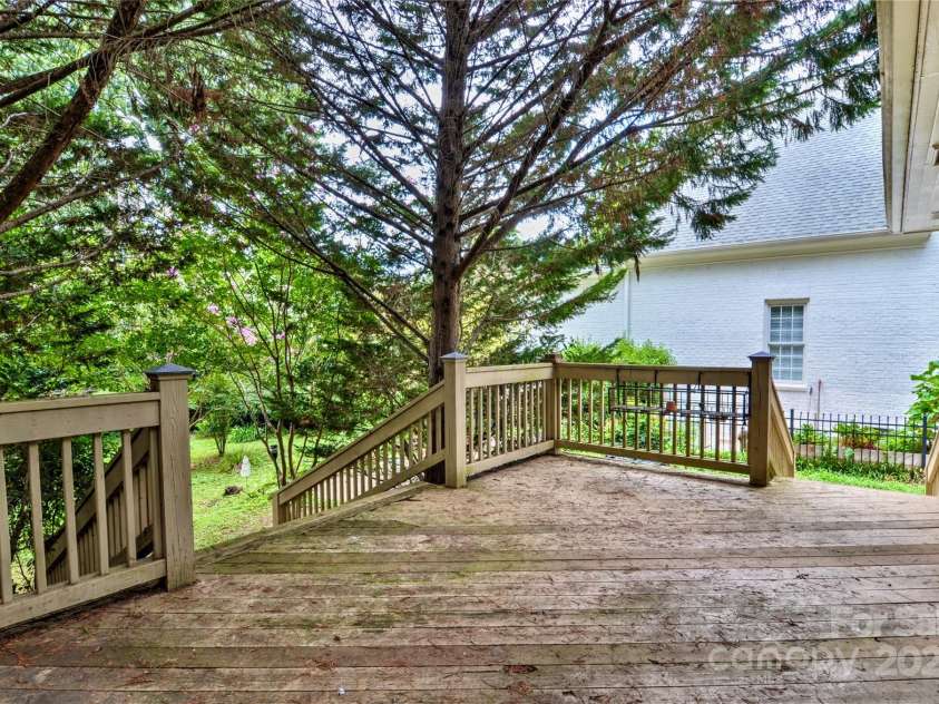 1960 Maryland Avenue, Charlotte, NC 28209.  MLS# CAR4282355, YatesRealty ID 35278. Deck 1960 Maryland AveCharlotte NC