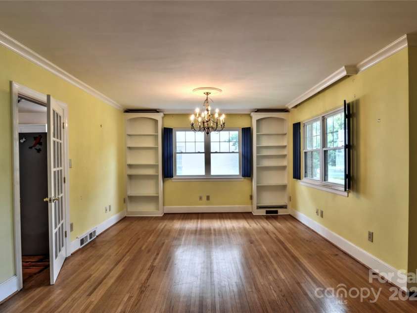 1960 Maryland Avenue, Charlotte, NC 28209.  MLS# CAR4282355, YatesRealty ID 35278. Dining Room1960 Maryland AveCharlotte NC