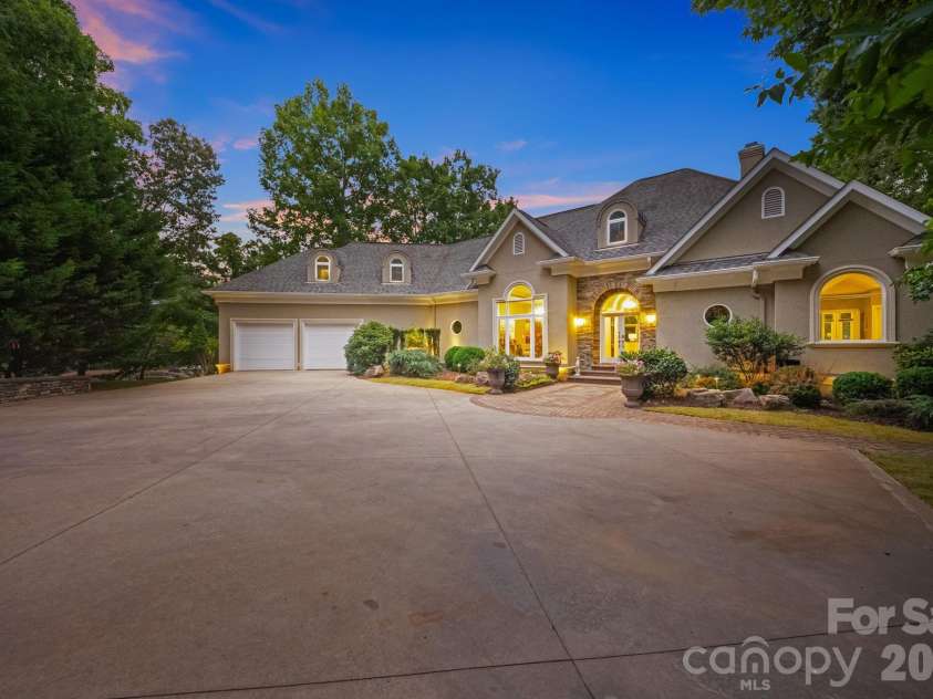 2161 Windy Oaks Road, Fort Mill, SC 29708.  MLS# CAR4392621, YatesRealty ID 35278. 