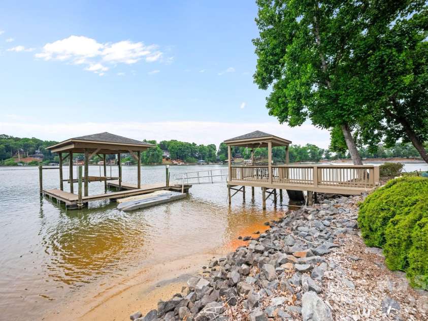 2161 Windy Oaks Road, Fort Mill, SC 29708.  MLS# CAR4392621, YatesRealty ID 35278. 