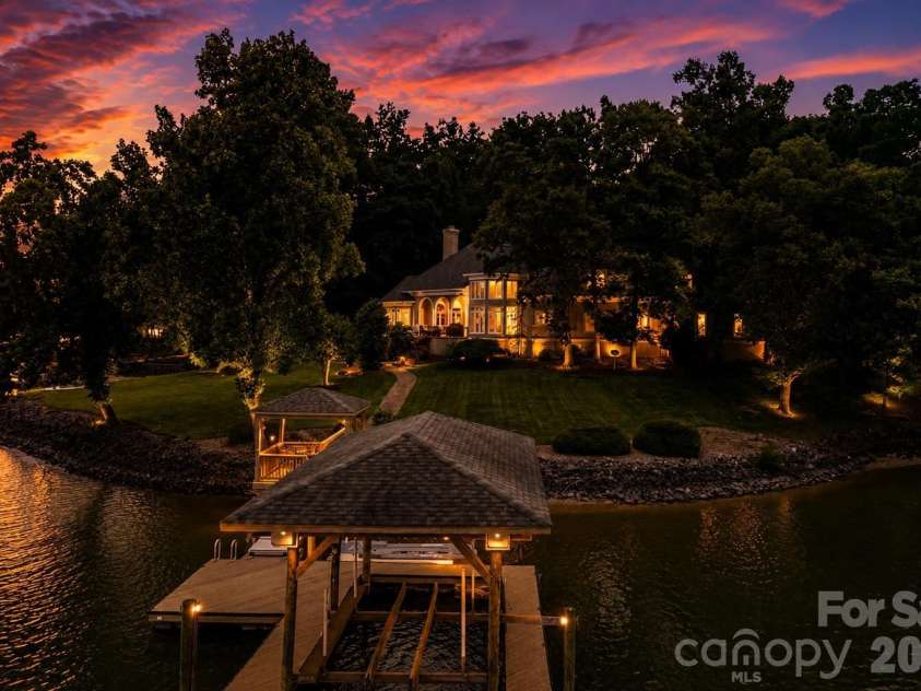 2161 Windy Oaks Road, Fort Mill, SC 29708.  MLS# CAR4392621, YatesRealty ID 35278. 