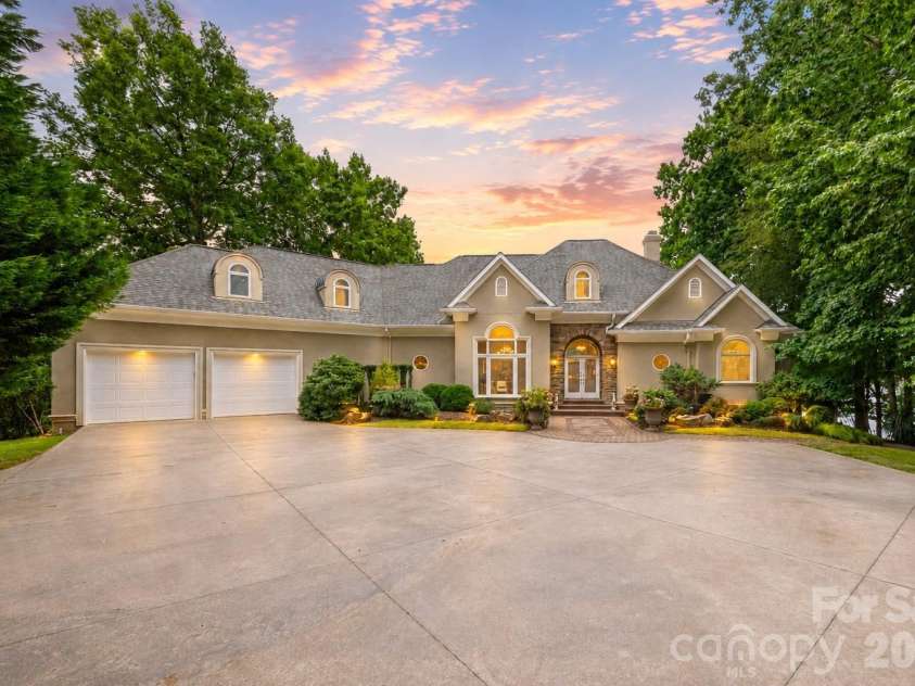 2161 Windy Oaks Road, Fort Mill, SC 29708.  MLS# CAR4392621, YatesRealty ID 35278. 