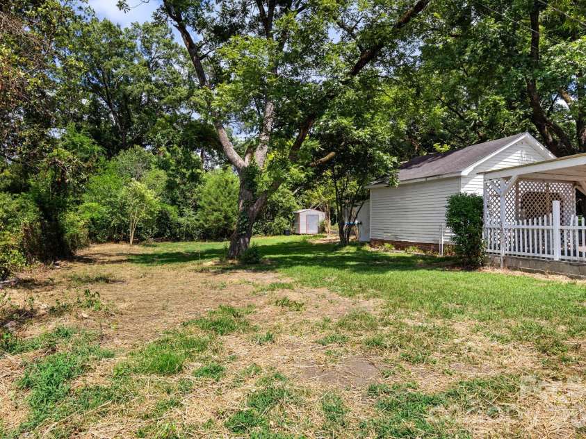 108 Reedy Street, Chester, SC 29706.  MLS# CAR4393209, YatesRealty ID 35279. 
