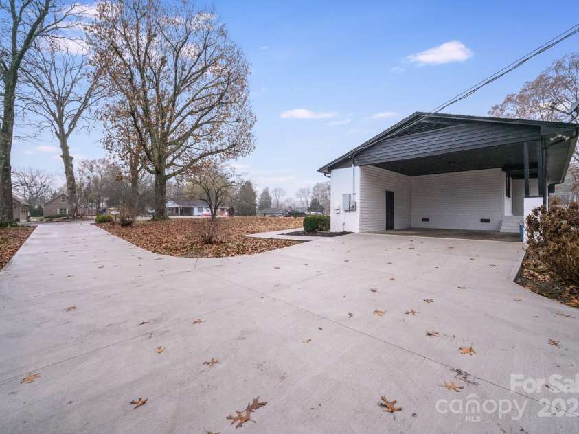 111 Oakmont Road, Stanley, NC 28164.  MLS# CAR4213473, YatesRealty ID 3528. Newly paved concrete driveway.