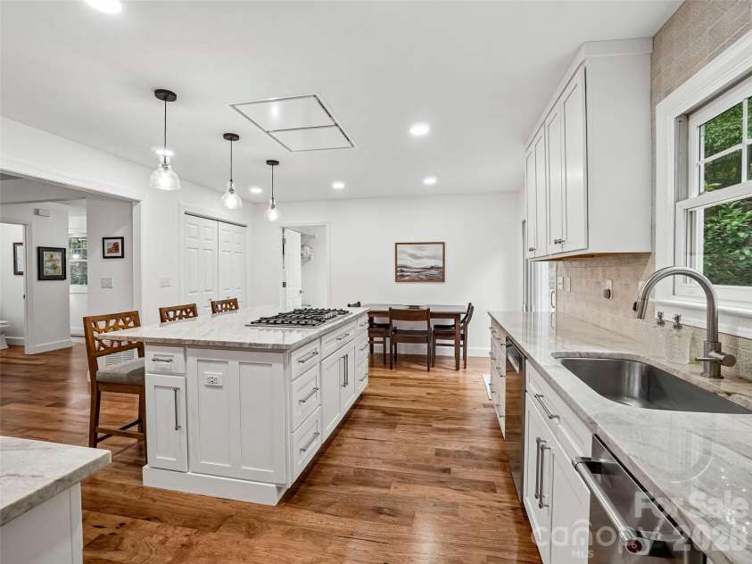10 Chestnut Top Circle, Mills River, NC 28759.  MLS# CAR4392677, YatesRealty ID 35280. 