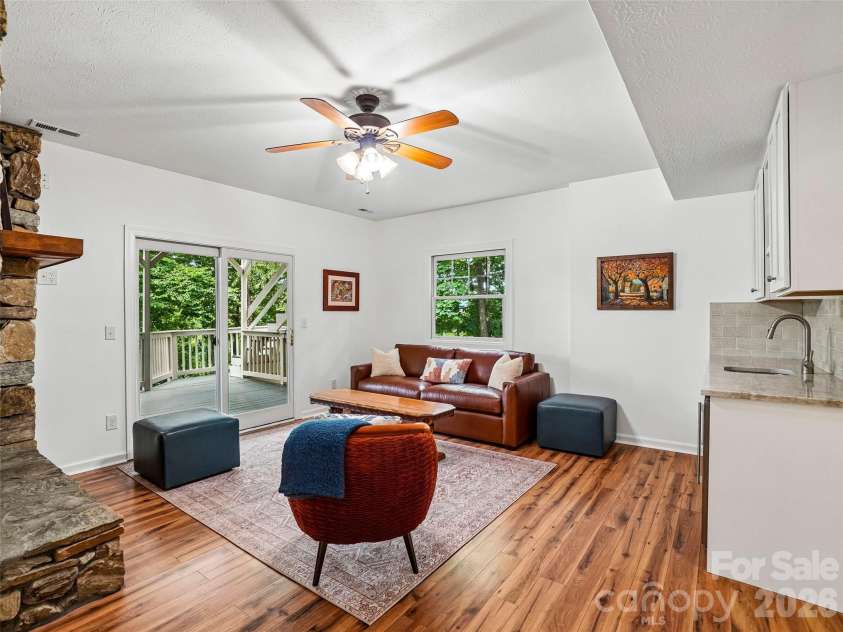 10 Chestnut Top Circle, Mills River, NC 28759.  MLS# CAR4392677, YatesRealty ID 35280. 