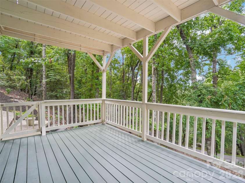 10 Chestnut Top Circle, Mills River, NC 28759.  MLS# CAR4392677, YatesRealty ID 35280. 