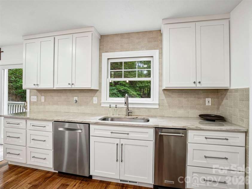 10 Chestnut Top Circle, Mills River, NC 28759.  MLS# CAR4392677, YatesRealty ID 35280. Bosch dishwasher and trash compactor
