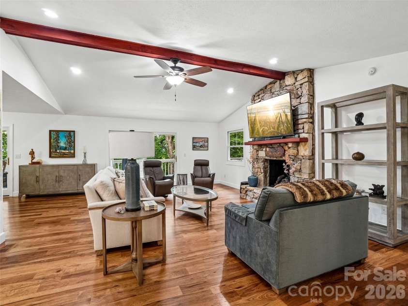 10 Chestnut Top Circle, Mills River, NC 28759.  MLS# CAR4392677, YatesRealty ID 35280. Hickory Hardwood Floors