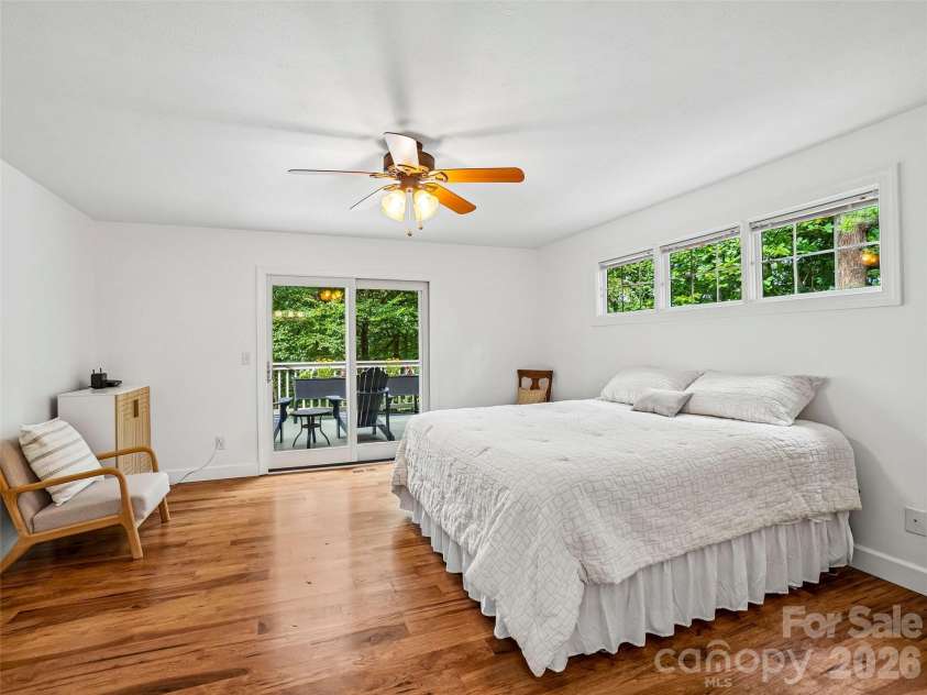 10 Chestnut Top Circle, Mills River, NC 28759.  MLS# CAR4392677, YatesRealty ID 35280. Primary suite