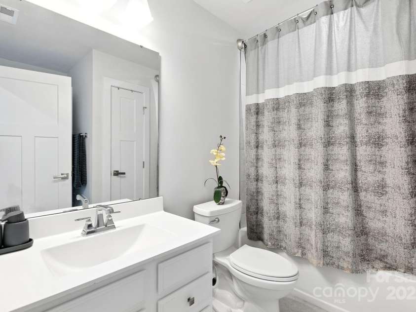 5112 Larewood Drive, Harrisburg, NC 28215.  MLS# CAR4297584, YatesRealty ID 35281. Upper Level FULL Guest Bathroom