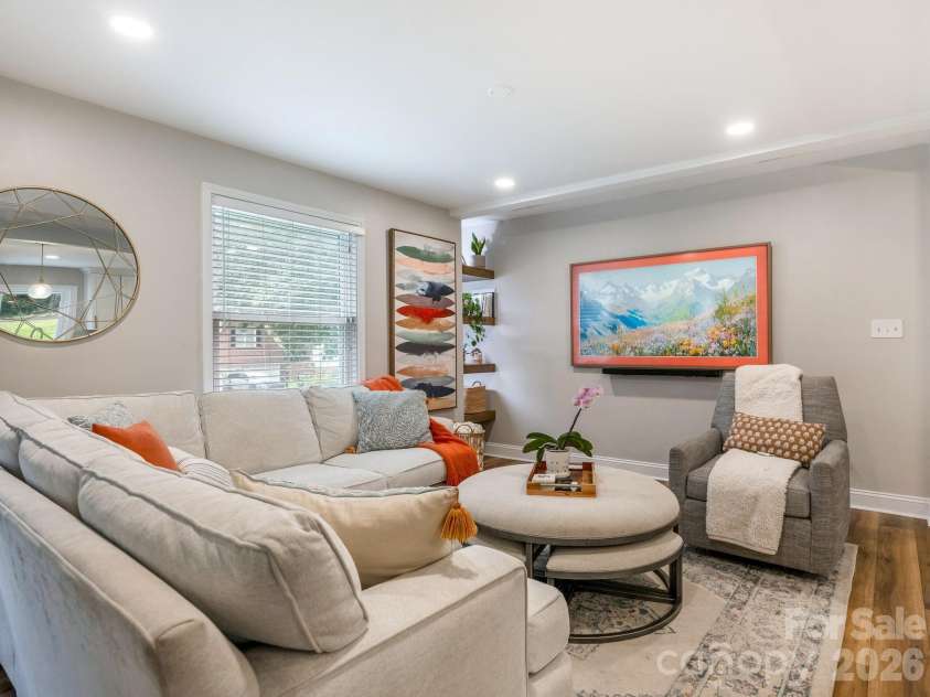 6801 Rollingridge Drive, Charlotte, NC 28211.  MLS# CAR4388041, YatesRealty ID 35281. 