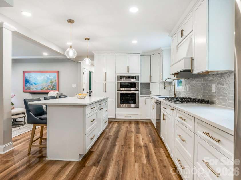 6801 Rollingridge Drive, Charlotte, NC 28211.  MLS# CAR4388041, YatesRealty ID 35281. 