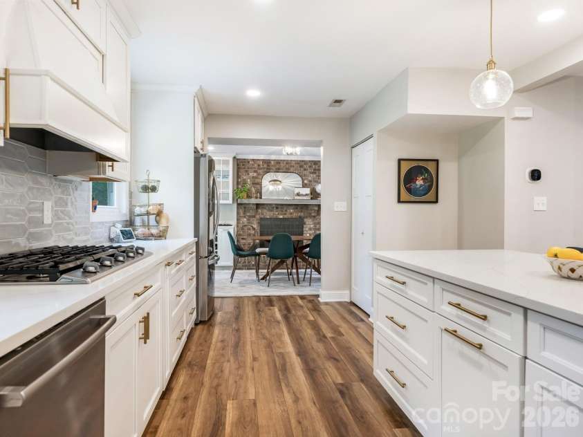6801 Rollingridge Drive, Charlotte, NC 28211.  MLS# CAR4388041, YatesRealty ID 35281. 