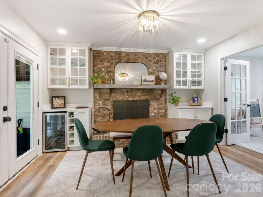 6801 Rollingridge Drive, Charlotte, NC 28211.  MLS# CAR4388041, YatesRealty ID 35281. 