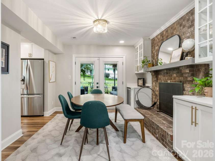 6801 Rollingridge Drive, Charlotte, NC 28211.  MLS# CAR4388041, YatesRealty ID 35281. 