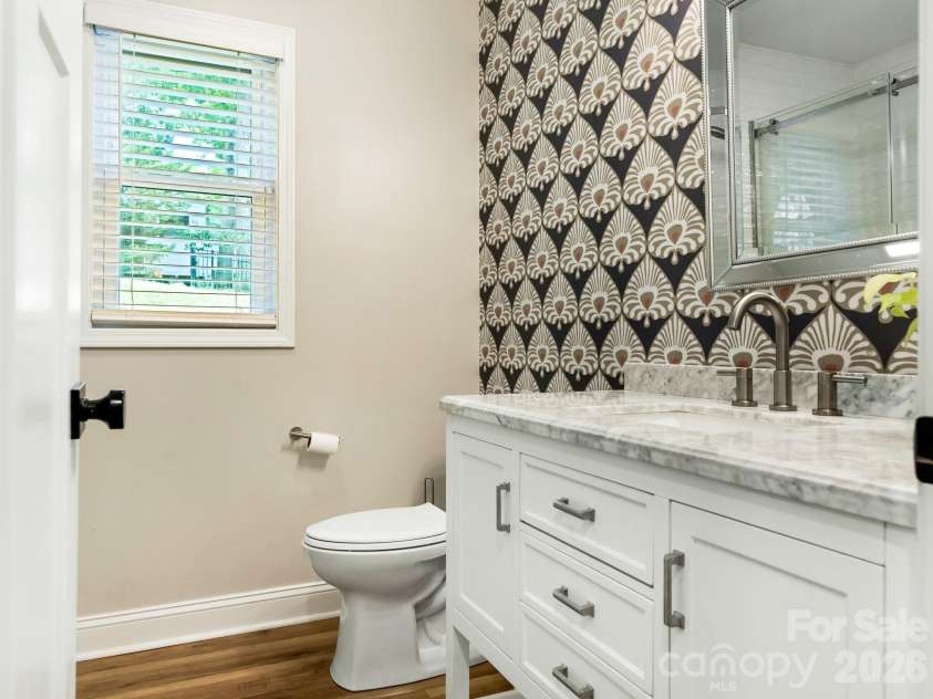6801 Rollingridge Drive, Charlotte, NC 28211.  MLS# CAR4388041, YatesRealty ID 35281. 